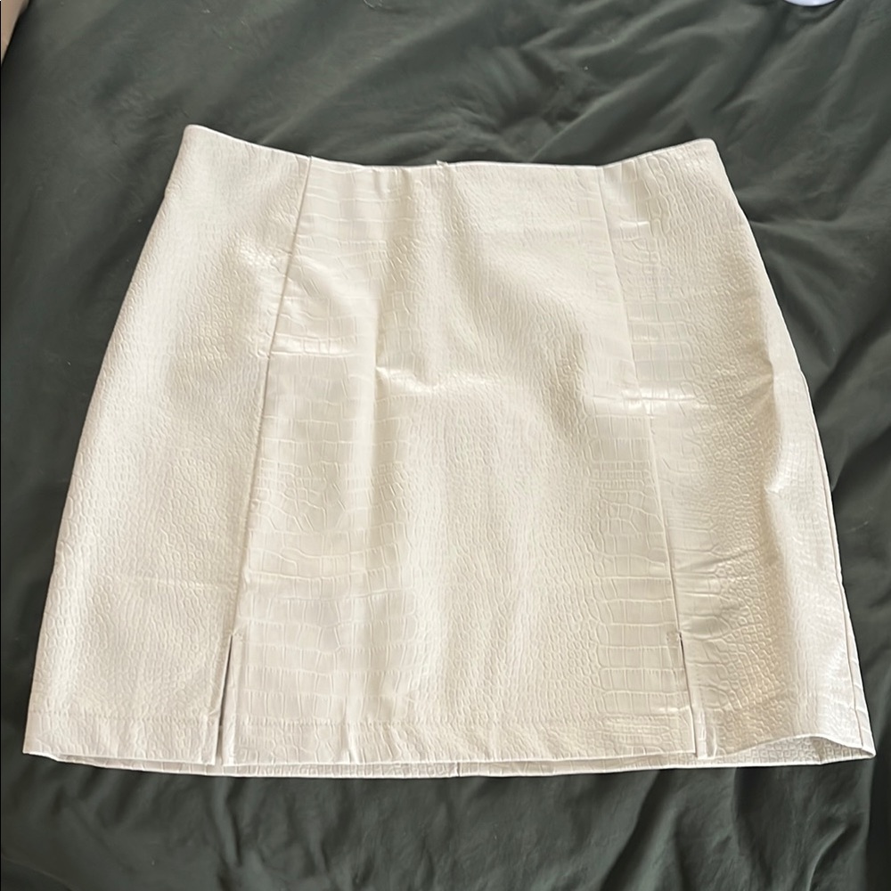 Elegant White Textured Skirt